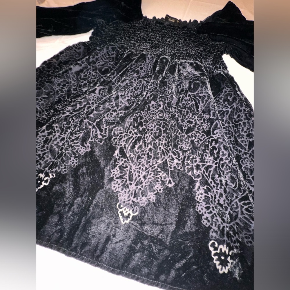 Venezia black velvet pullover. Size 18-20. - Picture 5 of 6